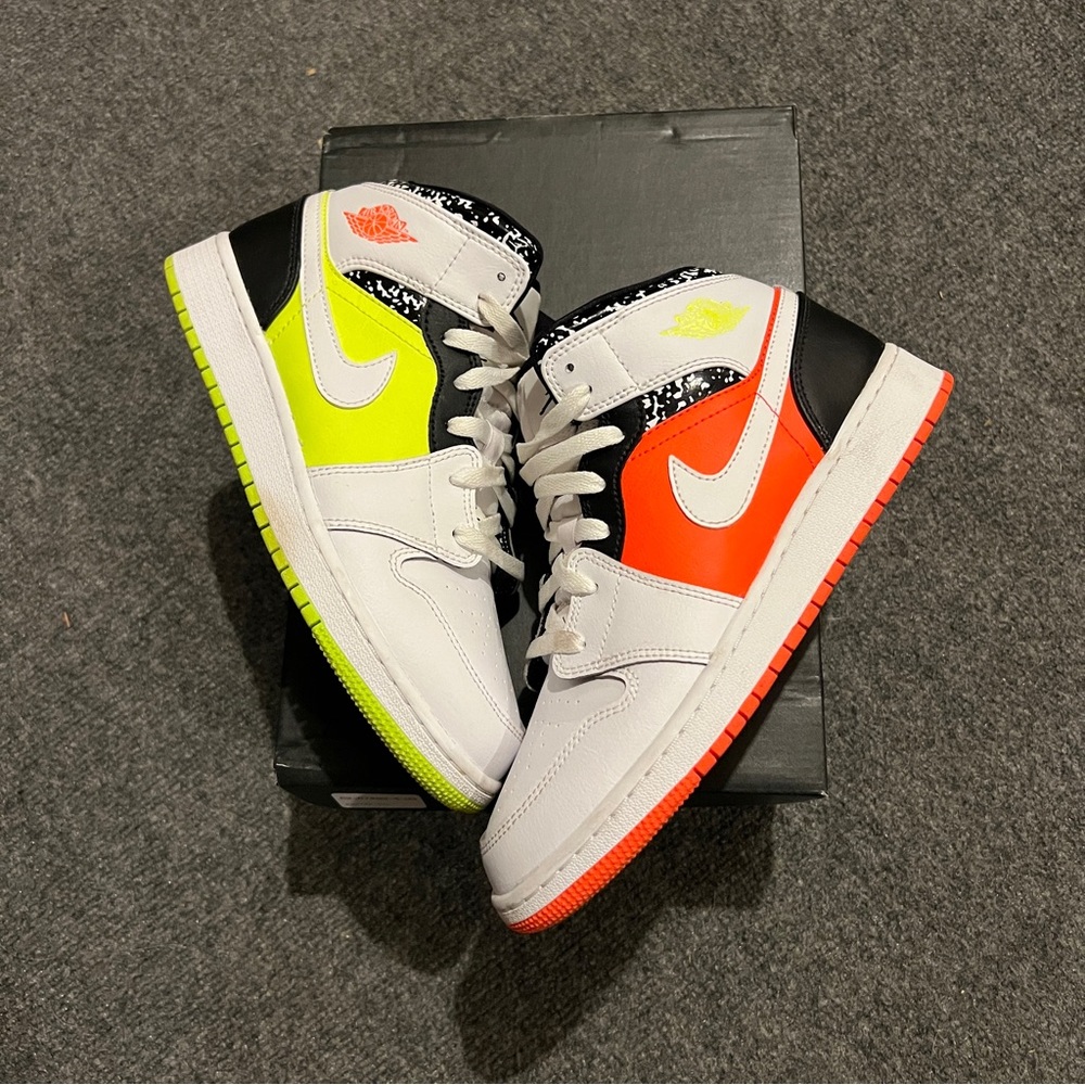 Air Jordan 1 Mid GS 6.5Y Women’s 8 Sneakers